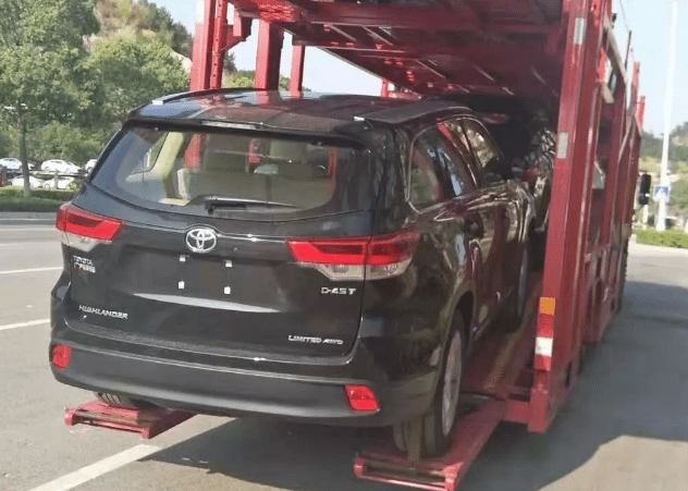 從江蘇到上海進(jìn)行私家車托運(yùn)需要多少錢？-鑫邦運(yùn)車