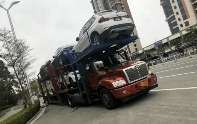 托運(yùn)私人轎車時(shí)車上能放東西嗎？-鑫邦運(yùn)車